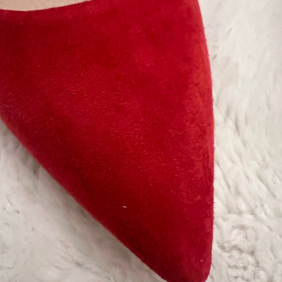 Women's red suede pums 9.5 M - Picture 2 of 7